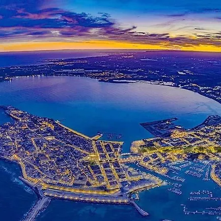 Modern In Siracusa, 150 Sqm With Balcony Daire