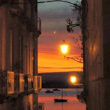 Daire Modern In Siracusa, 150 Sqm With Balcony *