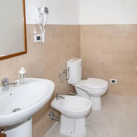 Modern In Siracusa, 150 Sqm With Balcony * Siraküza