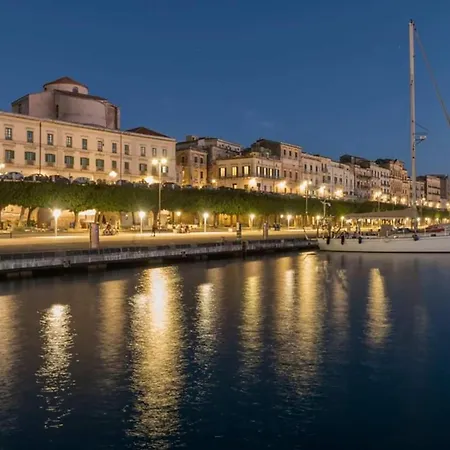 Modern In Siracusa, 150 Sqm With Balcony Appartement