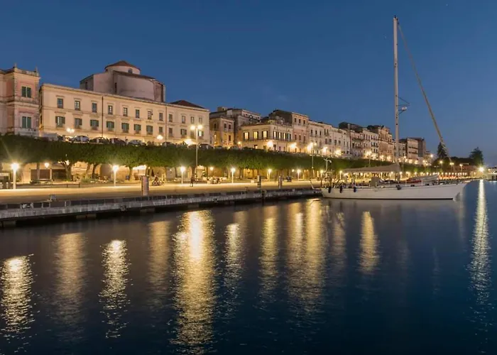 Modern In Siracusa, 150 Sqm With Balcony Appartement